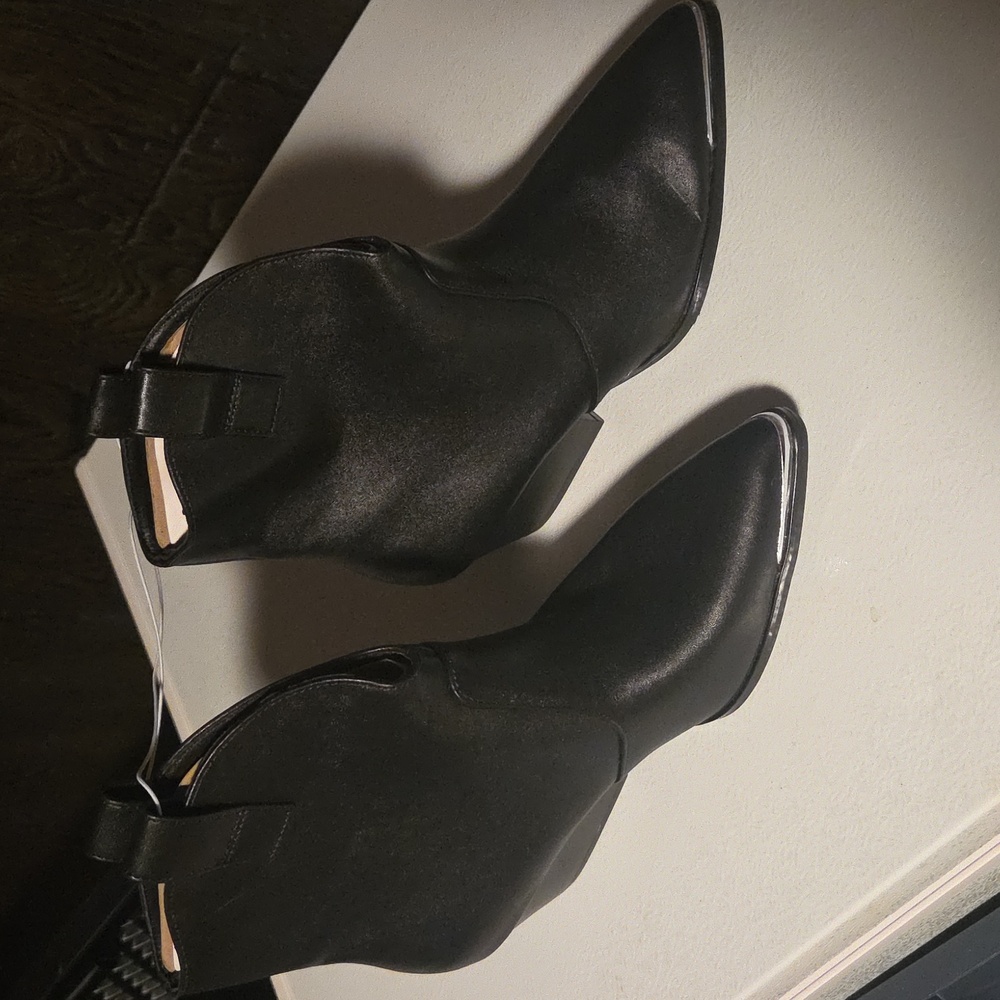 Universal Thread Black Ankle Booties